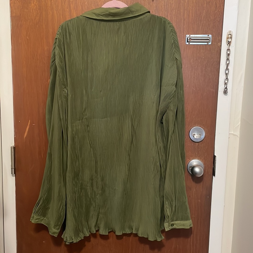 PrettyLittleThing Olive Ribbed Button-Front Shirt - Picture 10 of 11
